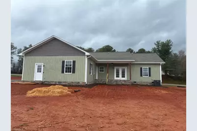 621 W Atkins Street, Dobson, NC 27017 - Photo 3