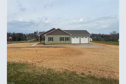 621 W Atkins Street, Dobson, NC 27017 - Photo 5