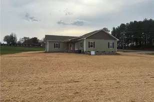 621 W Atkins St, Dobson, NC 27017 - Photo 3