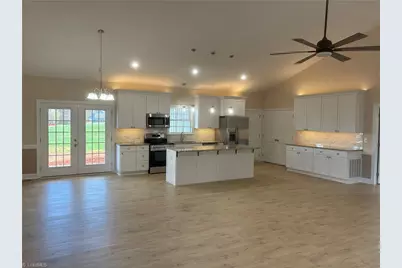 621 W Atkins Street, Dobson, NC 27017 - Photo 7