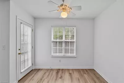 18 Pickwick Place, Greensboro, NC 27407 - Photo 9