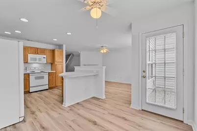 18 Pickwick Place, Greensboro, NC 27407 - Photo 7