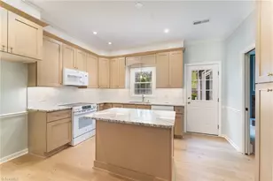 16 Fountain Manor Dr, Greensboro, NC 27405 - Photo 11