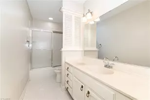 16 Fountain Manor Dr, Greensboro, NC 27405 - Photo 23