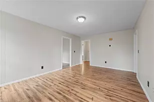 3805 Broadacres Dr, Greensboro, NC 27407 - Photo 17