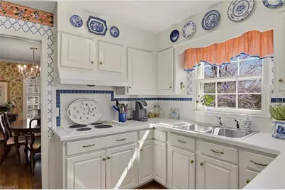 2717 Asbury Terrace, Greensboro, NC 27408 - Photo 11