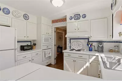 2717 Asbury Terrace, Greensboro, NC 27408 - Photo 17