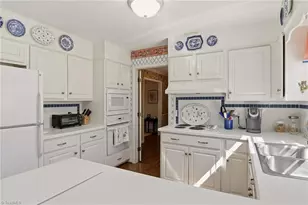 2717 Asbury Terrace, Greensboro, NC 27408 - Photo 17