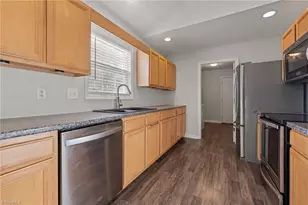 3016 Karlingdale Dr, Greensboro, NC 27455 - Photo 5