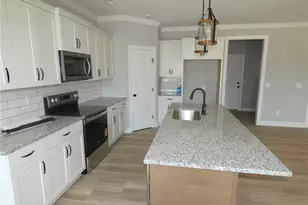 105 Hickory St, Yadkinville, NC 27055 - Photo 5