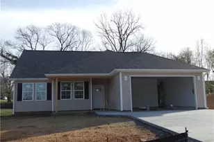 105 Hickory St, Yadkinville, NC 27055 - Photo 1