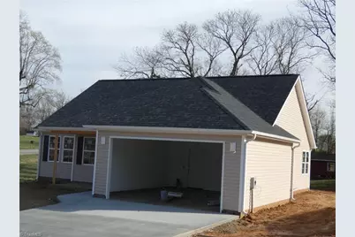 105 Hickory Street, Yadkinville, NC 27055 - Photo 3