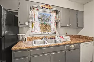 209 7th St, Burlington, NC 27215 - Photo 11