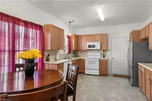 460 Overbrook Meadow Ct, Kernersville, NC 27284 - Photo 9