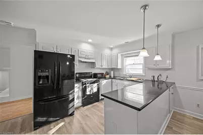 1409 Greenwood Terrace, Burlington, NC 27215 - Photo 9