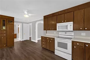 236 Jackson St, Eden, NC 27288 - Photo 15