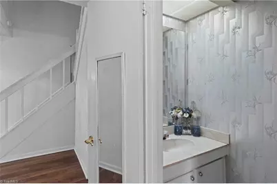 201 E Montcastle Drive #C, Greensboro, NC 27406 - Photo 17