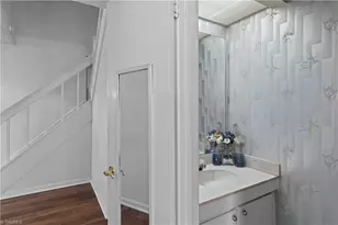 201 E Montcastle Dr, Greensboro, NC 27406 - Photo 17