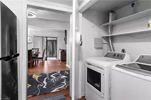 201 E Montcastle Dr, Greensboro, NC 27406 - Photo 9