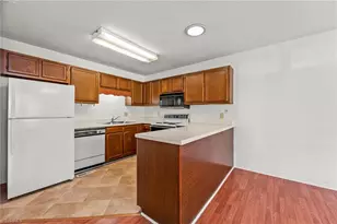 3520 Heathrow Dr, Winston-Salem, NC 27127 - Photo 7