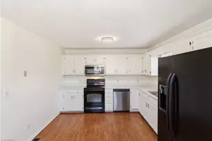 3206 Crestview Dr, High Point, NC 27260 - Photo 11