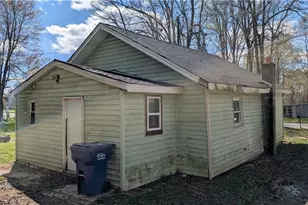 107 Murphy St, Liberty, NC 27298 - Photo 5