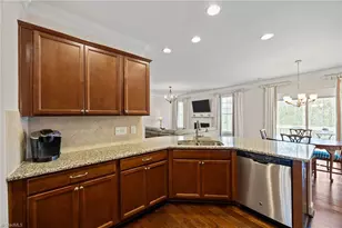 2016 Aramanche Dr, Burlington, NC 27215 - Photo 9