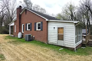 611 Arch St, Mount Airy, NC 27030 - Photo 5