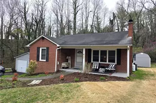 611 Arch St, Mount Airy, NC 27030 - Photo 3