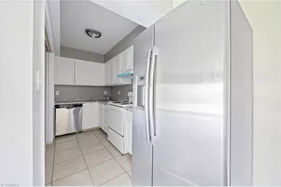 2817 N Ohenry Boulevard #G, Greensboro, NC 27405 - Photo 13