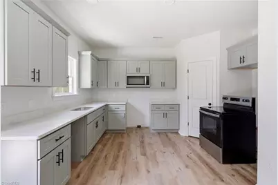 529 Dogwood Circle, High Point, NC 27260 - Photo 9