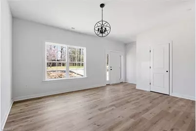 529 Dogwood Circle, High Point, NC 27260 - Photo 5