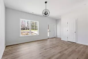 529 Dogwood Cir, High Point, NC 27260 - Photo 5