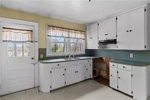 205 Triplett St, Jonesville, NC 28642 - Photo 11