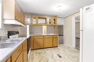 670 Foxwood Rd, Madison, NC 27025 - Photo 17