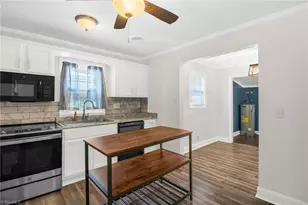 2805 Kentwood St, Greensboro, NC 27405 - Photo 9