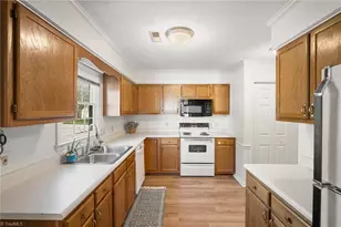 6300 Ridge Haven Rd, Greensboro, NC 27410 - Photo 9