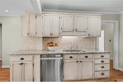 1824 Colonial Avenue, Greensboro, NC 27408 - Photo 15