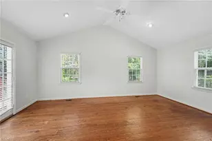 1824 Colonial Ave, Greensboro, NC 27408 - Photo 9