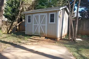 3202 Northampton Dr, Greensboro, NC 27408 - Photo 3