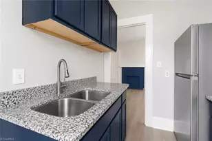 204 Holt St, Burlington, NC 27217 - Photo 7