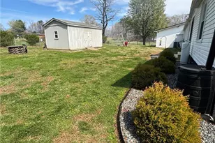 3932 Piney Mountain Rd, Walnut Cove, NC 27052 - Photo 21