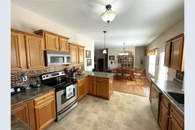 6715 Hockett Country Lane, Pleasant Garden, NC 27313 - Photo 9