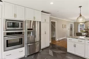 2025 Sussex Ln, Winston-Salem, NC 27104 - Photo 11