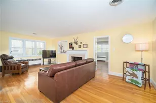 912 Forest Hill Dr, Greensboro, NC 27410 - Photo 9