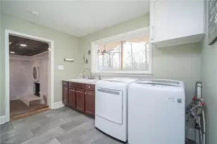 912 Forest Hill Dr, Greensboro, NC 27410 - Photo 35