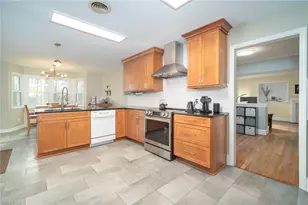 912 Forest Hill Dr, Greensboro, NC 27410 - Photo 17