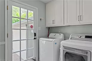 3300 Round Hill Rd, Greensboro, NC 27408 - Photo 33