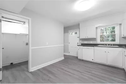 22 Forsyth Street, Thomasville, NC 27360 - Photo 7