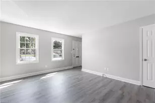 22 Forsyth St, Thomasville, NC 27360 - Photo 5